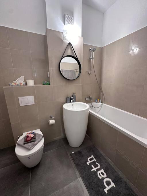Cozy 1 Bedroom Apartment! Букурещ Екстериор снимка