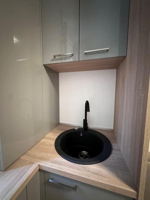 Cozy 1 Bedroom Apartment! Букурещ Екстериор снимка