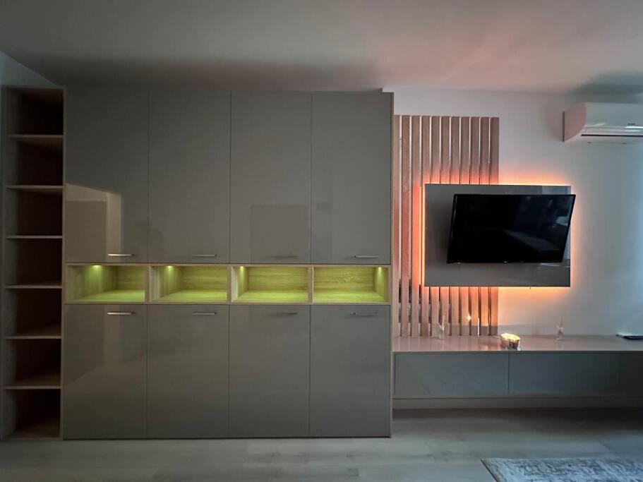 Cozy 1 Bedroom Apartment! Букурещ Екстериор снимка